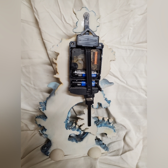 Dolphin clock - Picture 2 of 4
